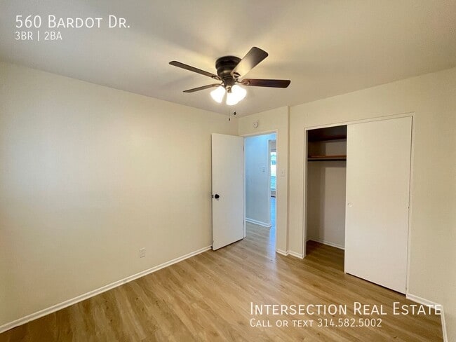 Building Photo - 560 Bardot Dr
