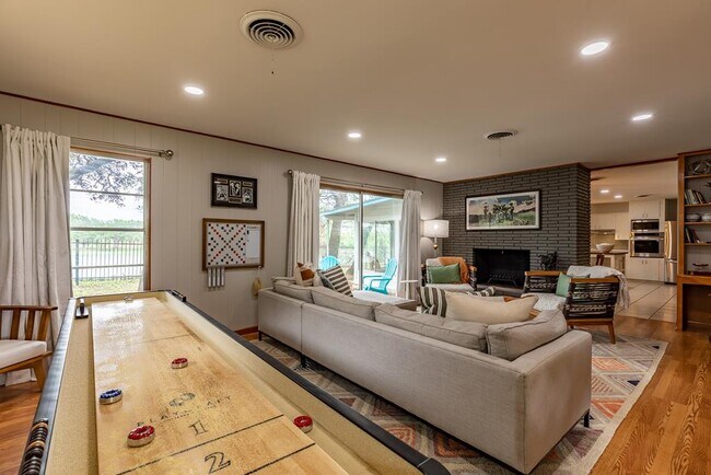 Building Photo - 2865 Bandera Hwy