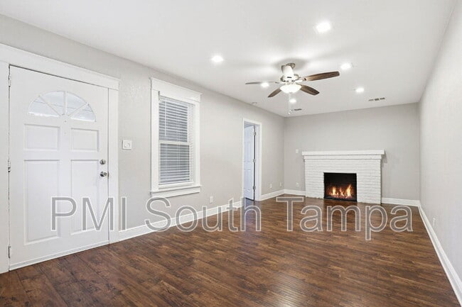 Building Photo - 203 W Emma St