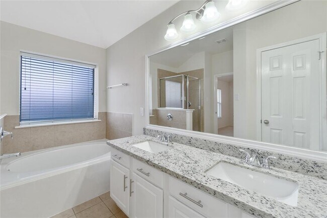 Building Photo - 2818 Lockeridge Pines Dr