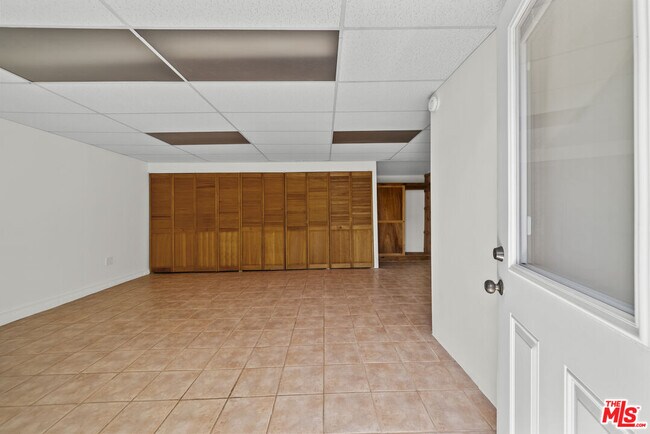 Building Photo - 100 E Kenneth Rd