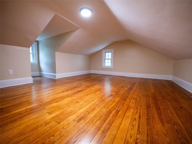 Building Photo - 11 Glen Arden Dr