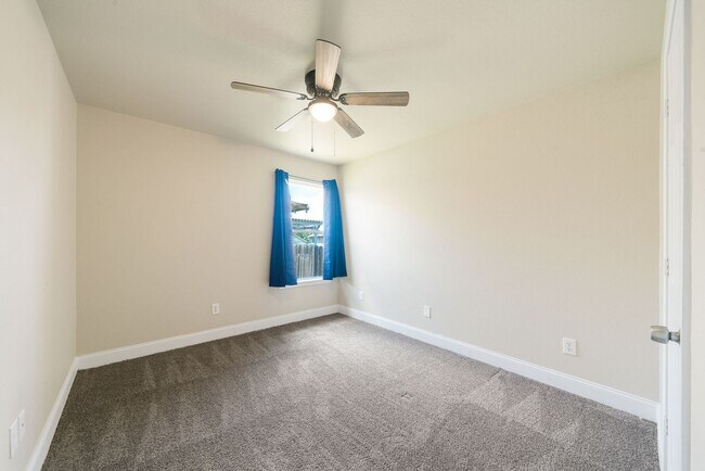 Building Photo - 3 Bedroom/2 Bedroom Highland Farms Subdivi...