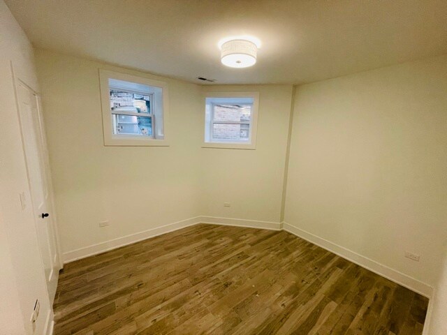 Building Photo - 843 W Wellington Ave