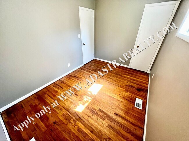 Building Photo - Very Nice 3 bedroom Home in Kansas City, MO-Available in FEBRUARY!!