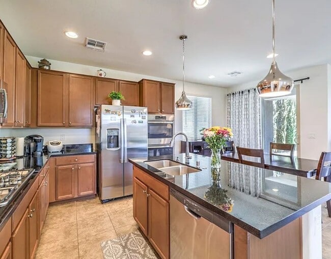 Building Photo - Summerlin Stunner- Spacious Backyard, Stri...