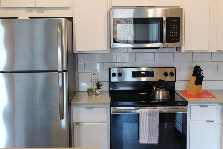 Building Photo - 4415 Lincoln Way