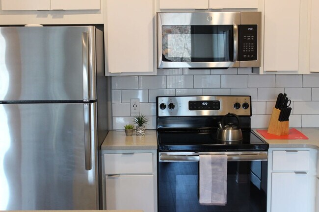 Building Photo - 4415 Lincoln Way