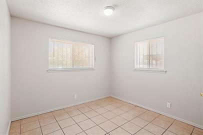 Building Photo - 4908 Royal Dr