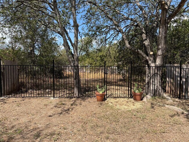 Building Photo - 7708 Brodie Ln