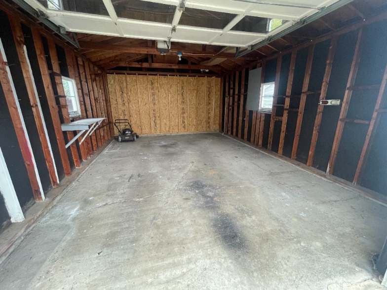 Building Photo - 735 Vogel Ave NE