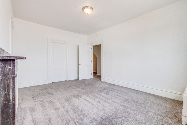 Building Photo - AVAILABLE July 2026 - Huge 5 Bedroom, 2 Bath Home in South Side Slopes w/ Garage Attached!