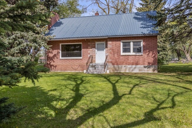 Building Photo - $300 off first month for February move-ins - Charming Country Retreat in Saint Anthony, ID