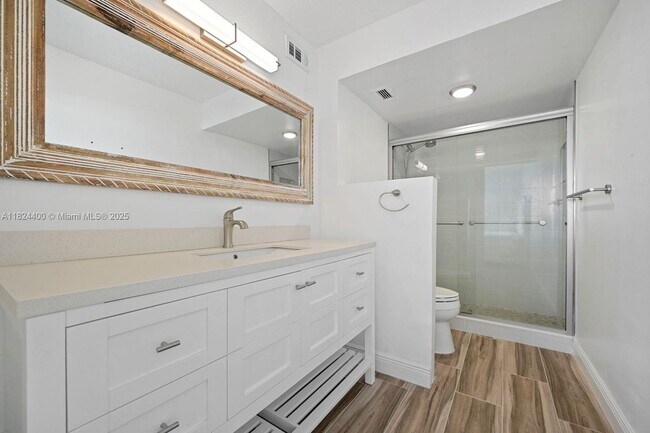Building Photo - 9940 S Ocean Dr