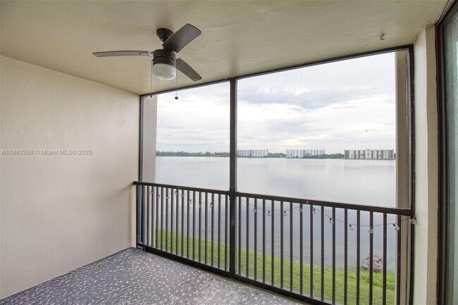 Building Photo - 115 Lake Emerald Dr