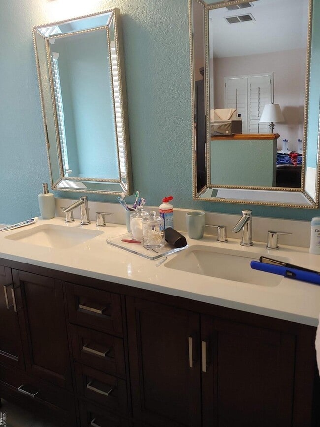 Building Photo - 7309 Roxanne Ln