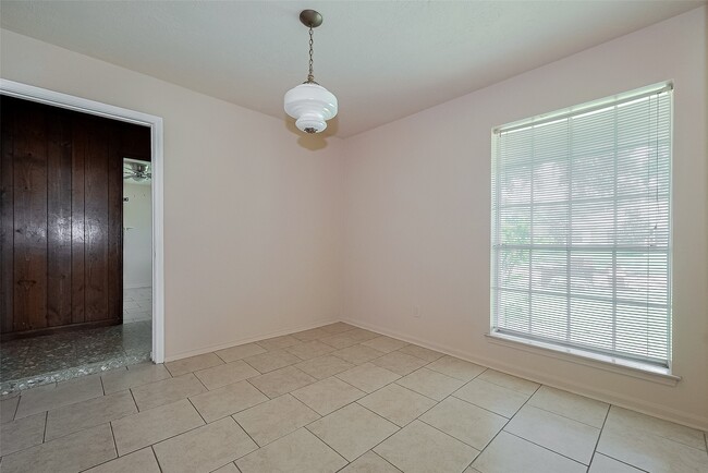 Building Photo - 9126 Willow Meadow Dr