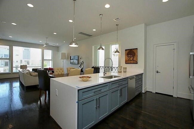 Building Photo - 1810 Oakdale St