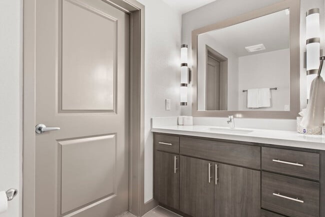 Building Photo - 390 N 2nd Ave