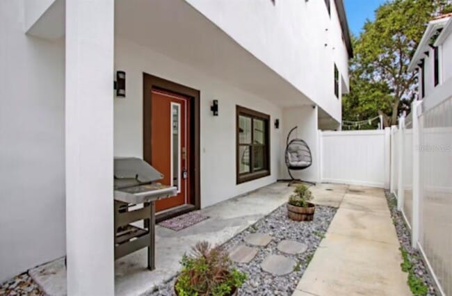 Building Photo - 405 S Westland Ave