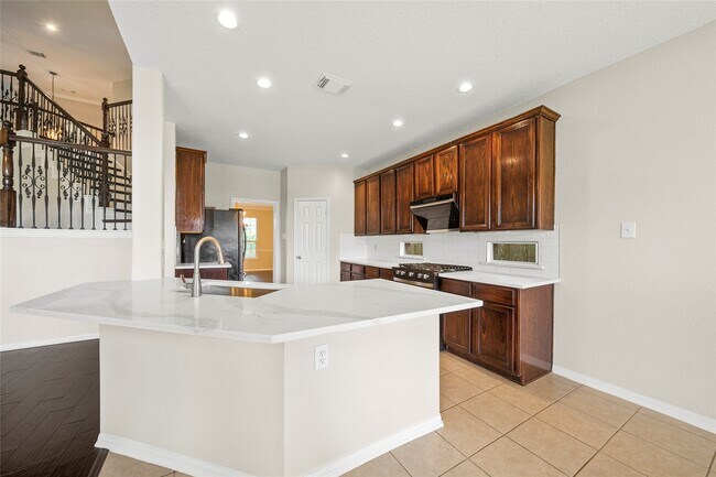 Building Photo - 8306 Golden Harbor