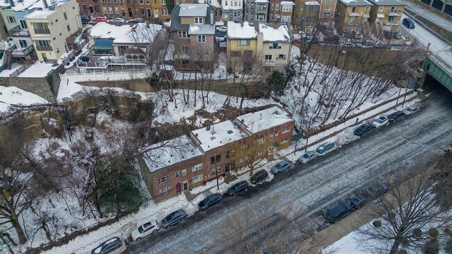 Building Photo - 407 Park Ave