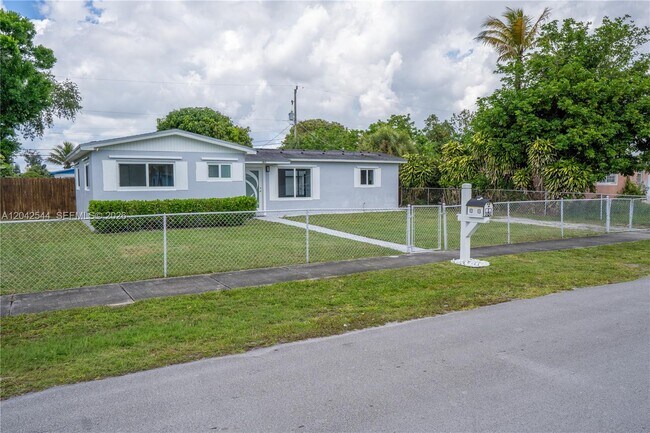 Building Photo - 20440 NW 20th Ct