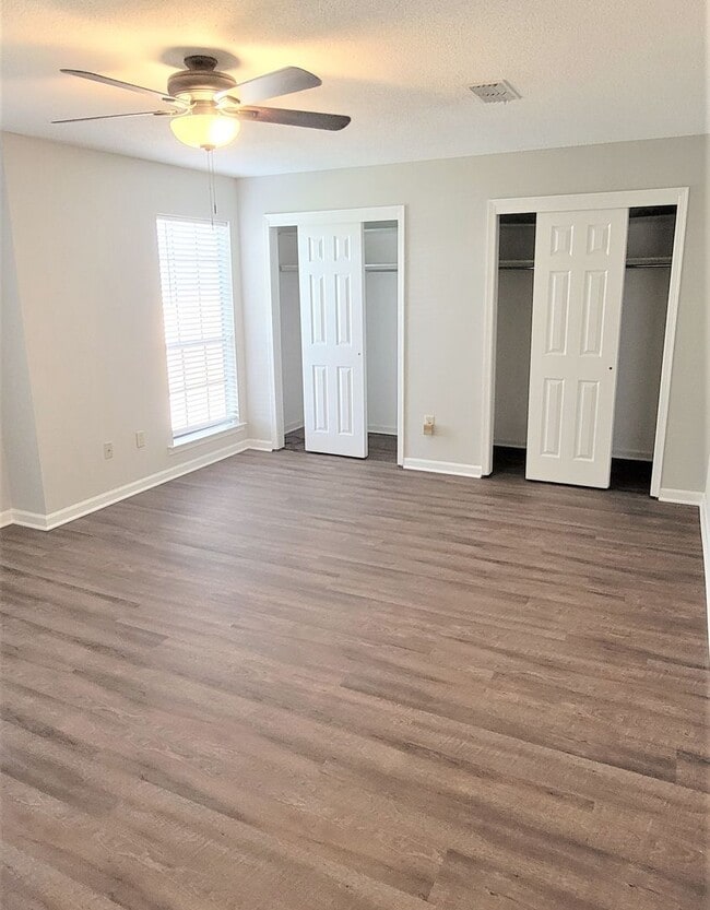 Building Photo - Adorable UPDATED 2-Bedroom, 2-Bathroom Tow...