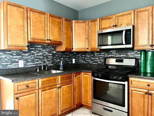 Building Photo - 18 N Ithan St