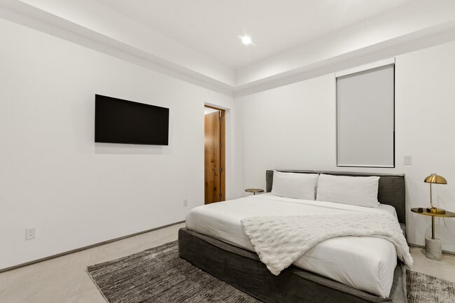 Building Photo - 356 N La Jolla Ave