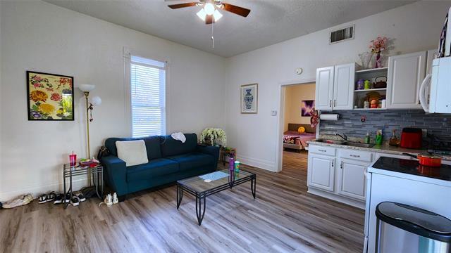 Building Photo - 145 N Kealy Ave