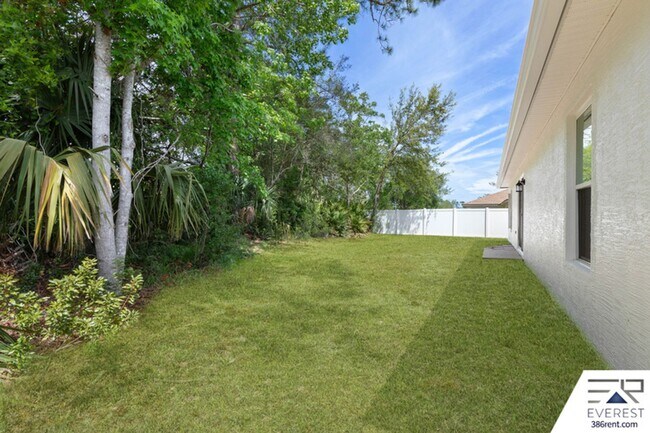 Building Photo - FULLY FENCED 3/2/2 IN THE HEART OF PALM COAST