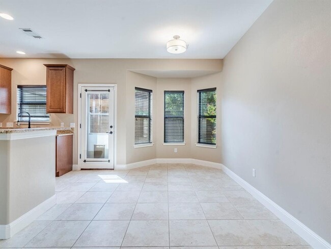 Building Photo - 10804 Wildwood Cir