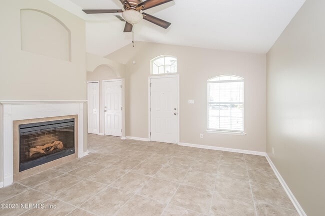 Building Photo - 10715 Ogalla Ave