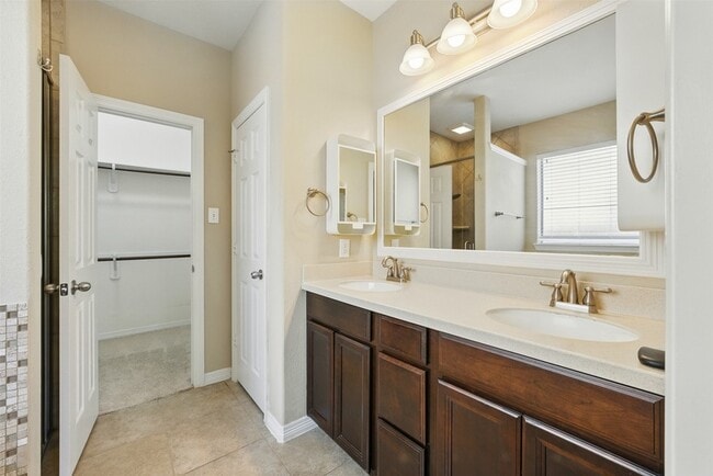 Building Photo - 27154 Harvest Pointe Ln