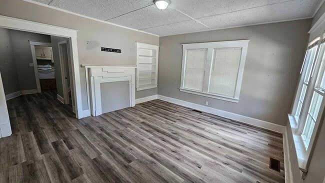 Building Photo - 5614 6th Ave