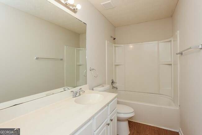 Building Photo - 3200 Cooper Woods Dr