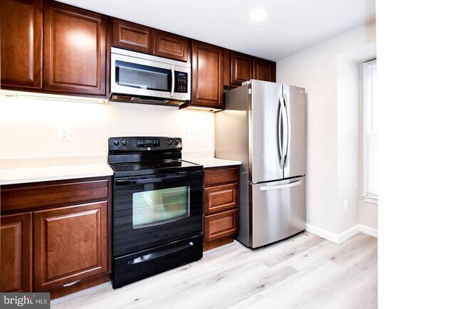 Building Photo - 20569 Strath Haven Dr