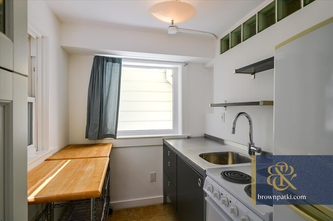 Building Photo - 33 Ford St