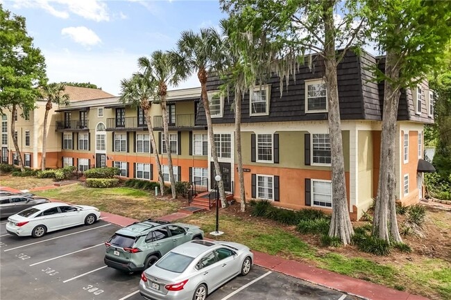 Building Photo - 4038 Versailles Dr
