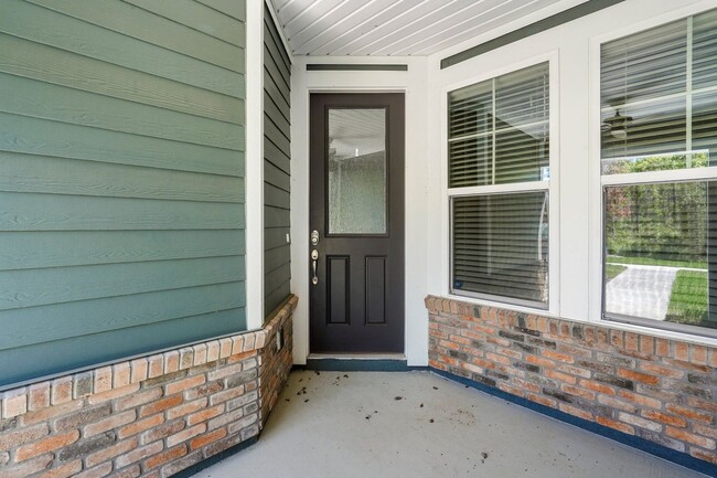 Building Photo - 3 Bedroom 2 Bath Townhome for rent in Shea...