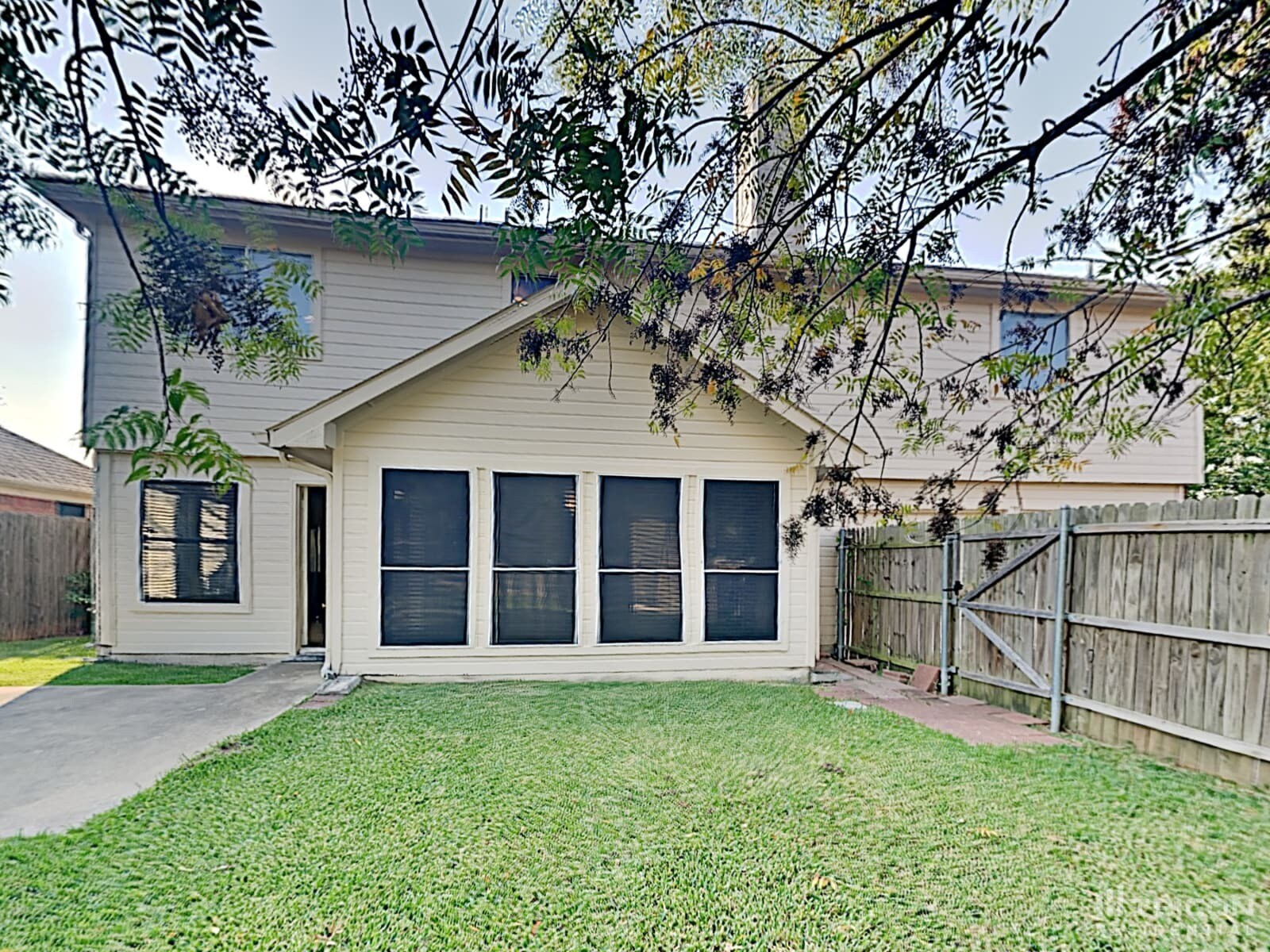 Building Photo - 1701 Pecan View Dr