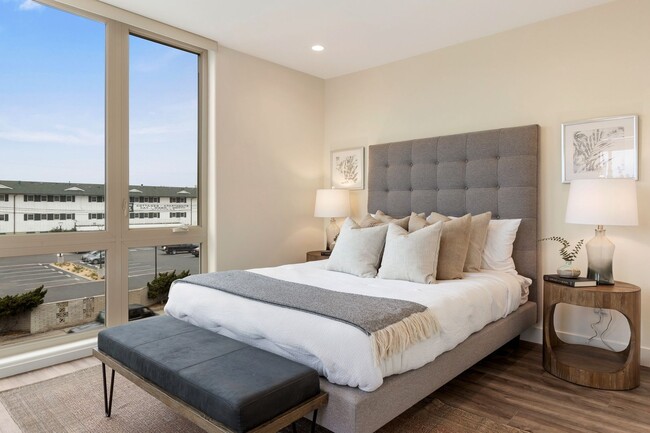 Building Photo - 3BD + BONUS ROOM/4BA - LUXURY BEACH CONDO,...