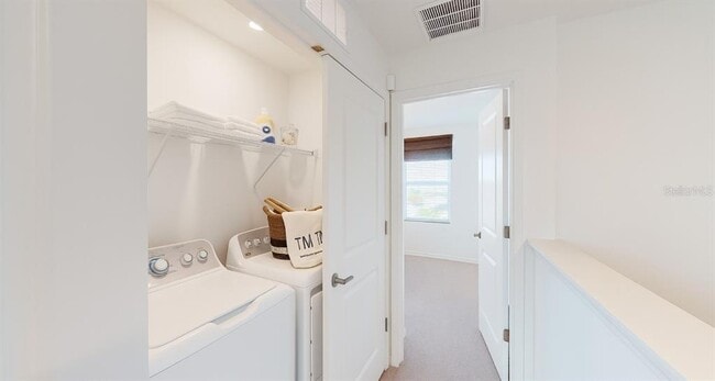 Building Photo - 2004 Viewfinder St