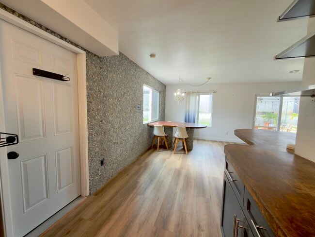 Building Photo - 4504 Moraga Ave