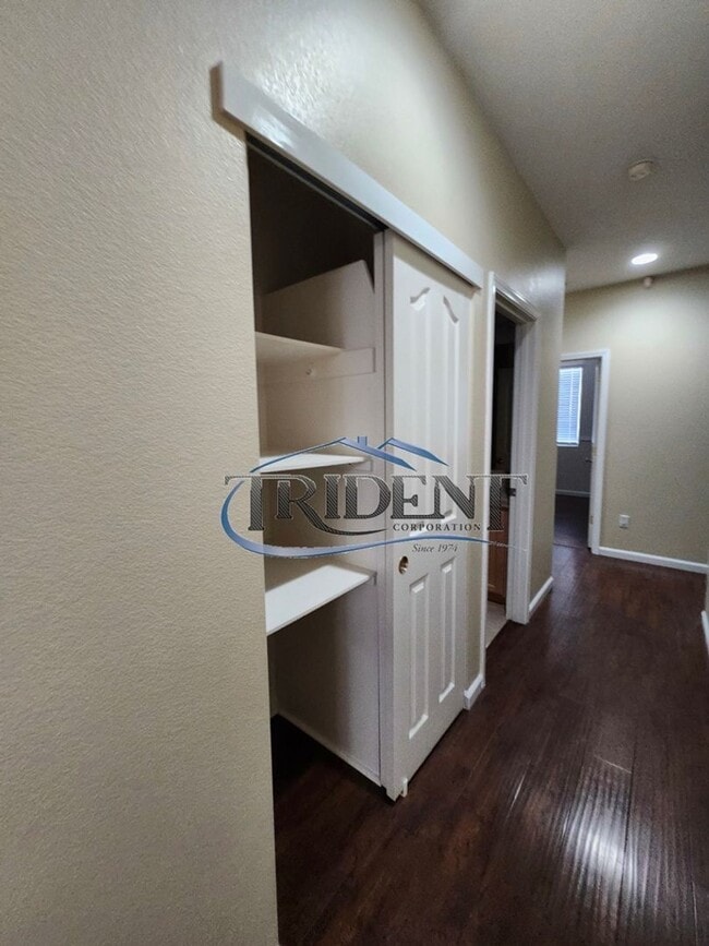 Building Photo - 3-bedroom 2-bath home with den located in Edgewater