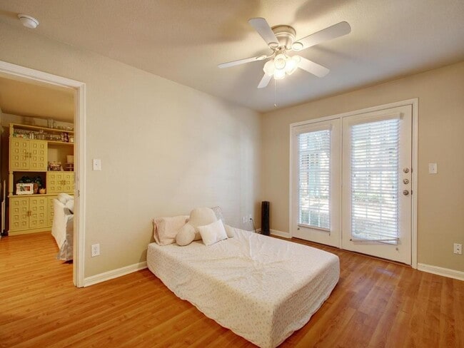 Building Photo - 7685 Northcross Dr