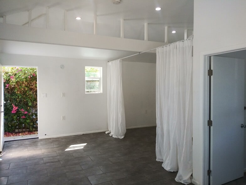 Building Photo - 6661 Enfield Ave