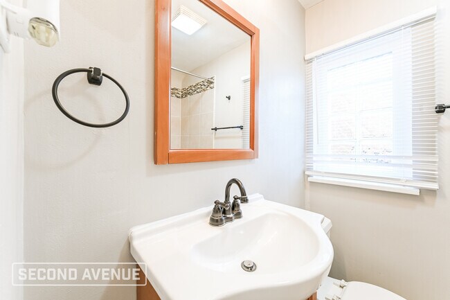 Building Photo - 3107 Elroy Ave