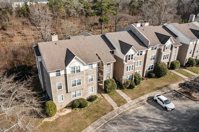 Building Photo - Freshly Remodeled 3rd Floor Apartment